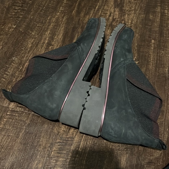 Munro Kinston Envelope Bootie Ankle Boot Black Nubuck Elastic Top size 8W - Picture 4 of 11